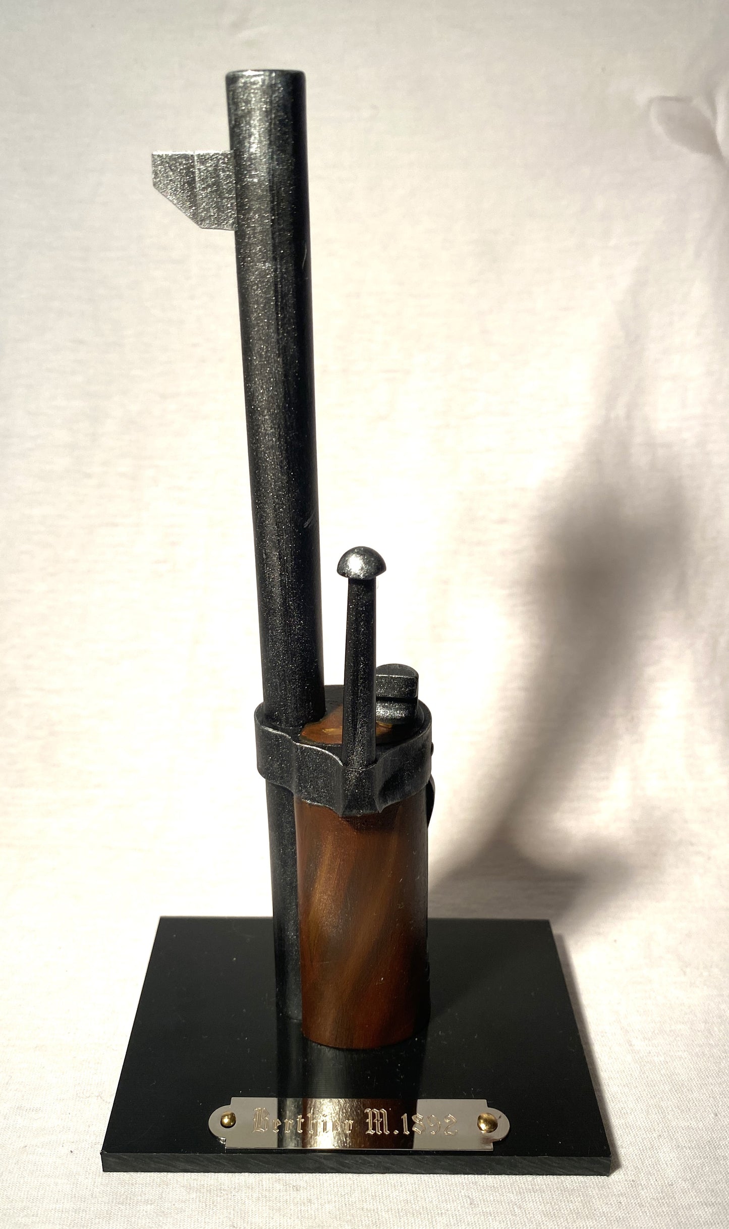 Ausstellungsständer für das Bajonett Berthier M.1892