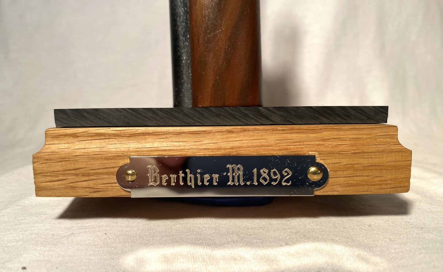 Ausstellungsständer für das Bajonett Berthier M.1892