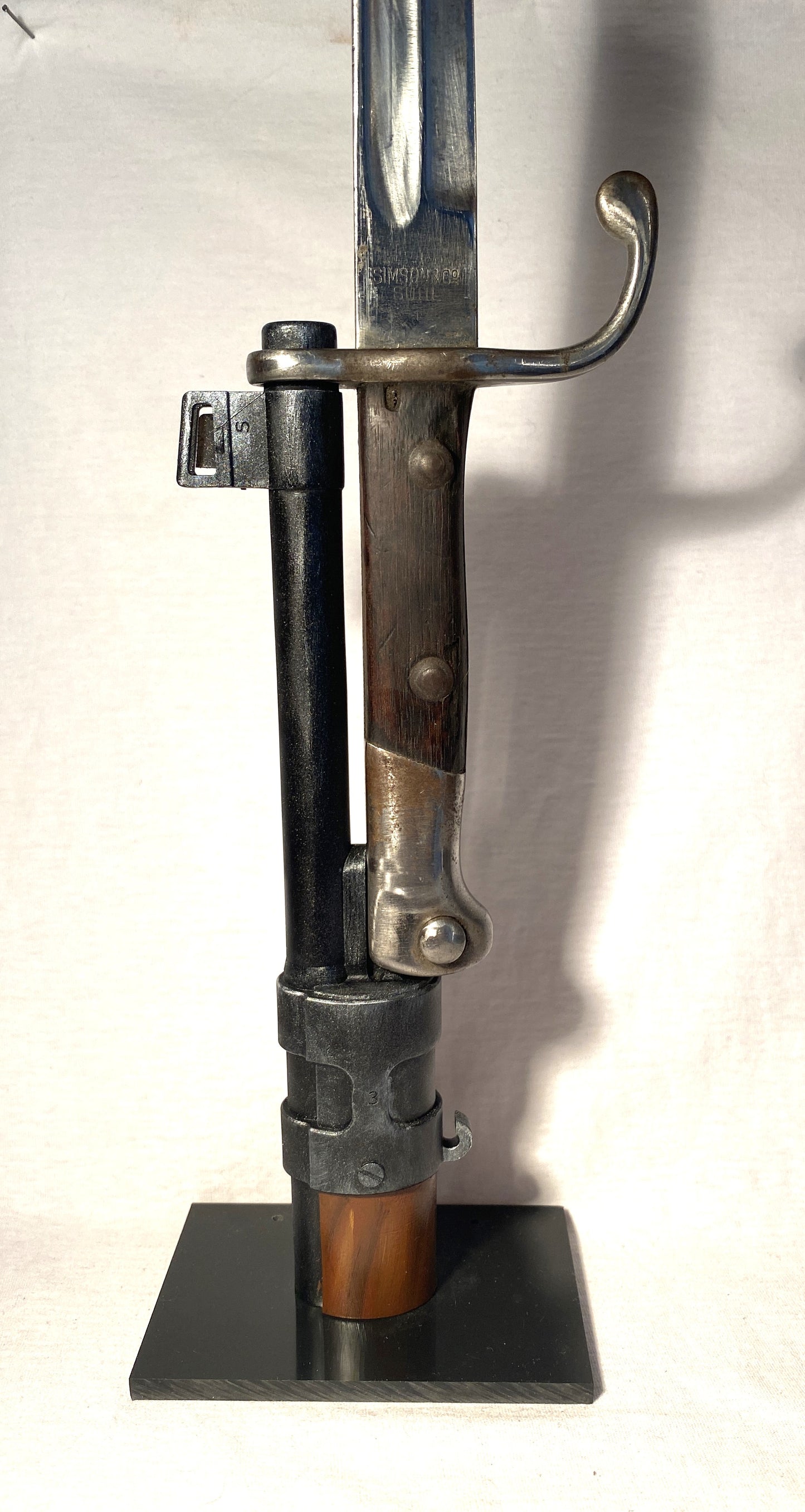 Ausstellungsständer für brasilianisches Mauser 1908/34 Bajonett