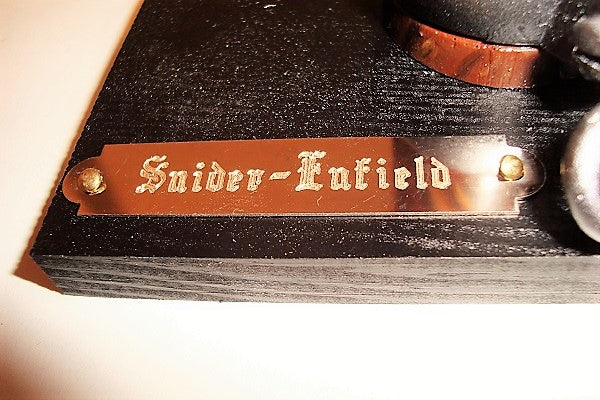 Ausstellungsständer für Snider-Enfield-Bajonett