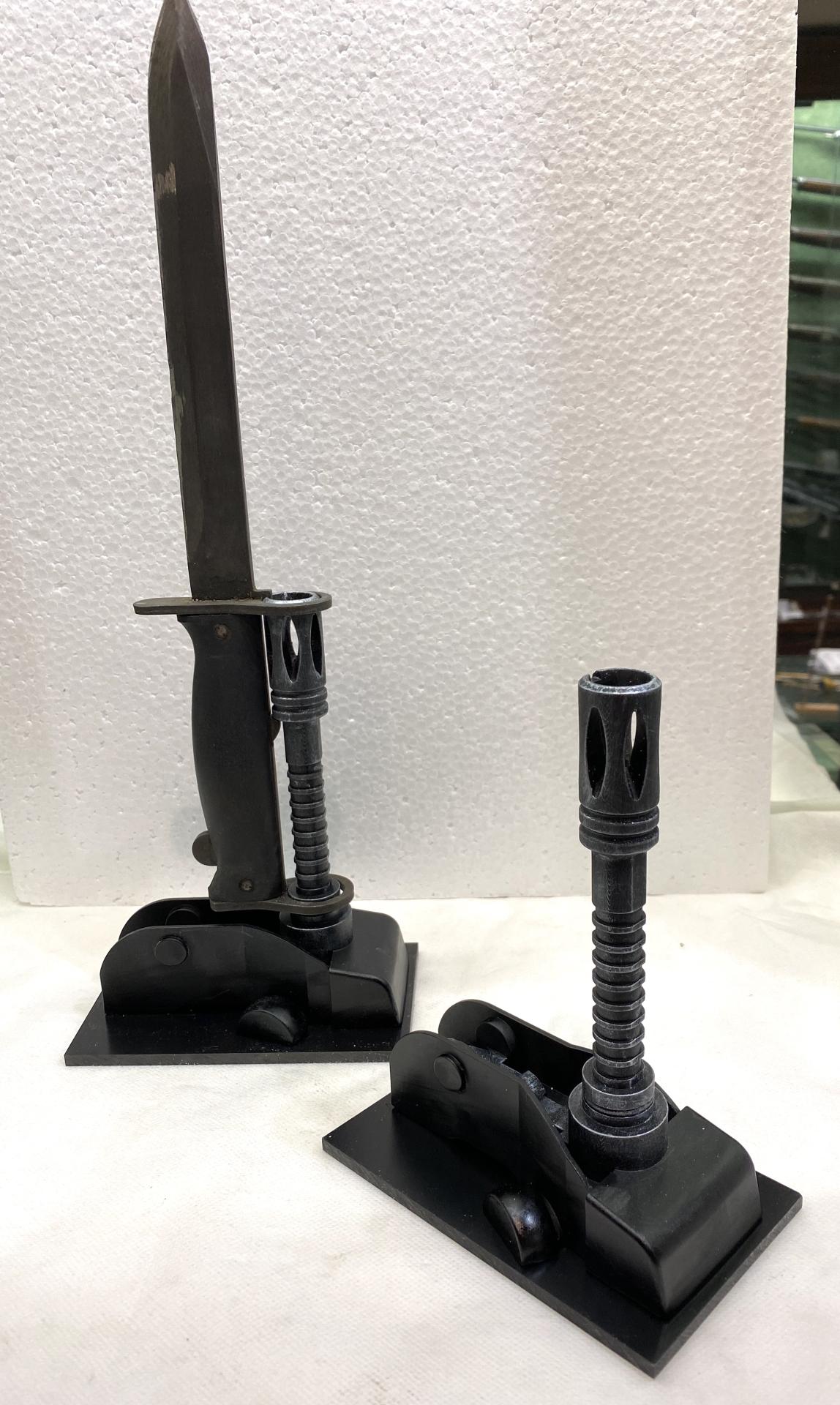 Ausstellungsständer für Famas F1 Bajonett
