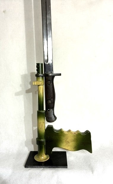 Ausstellungsständer für Owen SMG Bajonett (1. Typ), Tarnung 1.