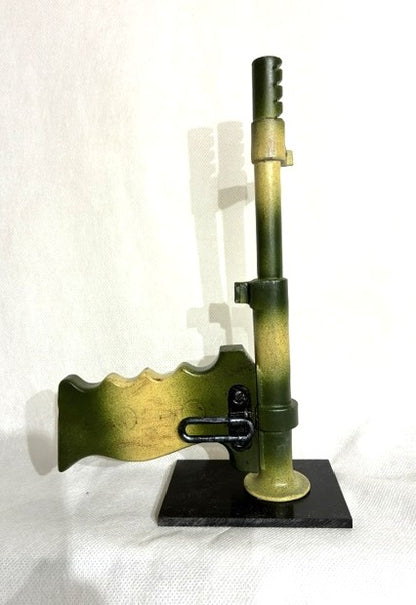 Ausstellungsständer für Owen SMG Bajonett (1. Typ), Tarnung 1.