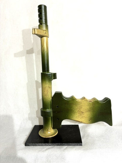 Ausstellungsständer für Owen SMG Bajonett (1. Typ), Tarnung 1.