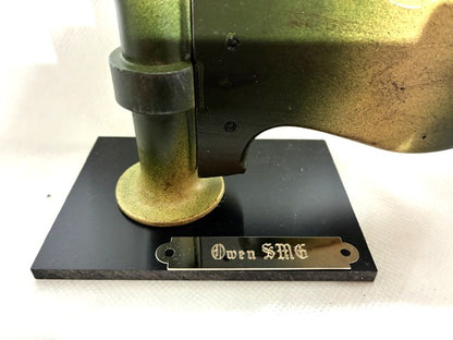 Ausstellungsständer für Owen SMG Bajonett (1. Typ), Tarnung 1.