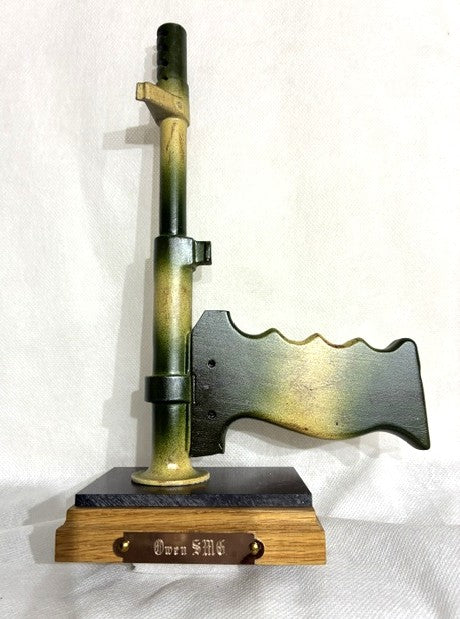 Ausstellungsständer für Owen SMG Bajonett (1. Typ), Tarnung 1.