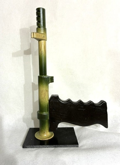 Ausstellungsständer für Owen SMG Bajonett (1. Typ), Tarnung 2.