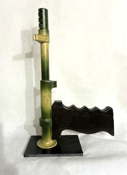 Ausstellungsständer für Owen SMG Bajonett (1. Typ), Tarnung 2.