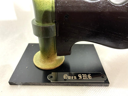 Ausstellungsständer für Owen SMG Bajonett (1. Typ), Tarnung 2.