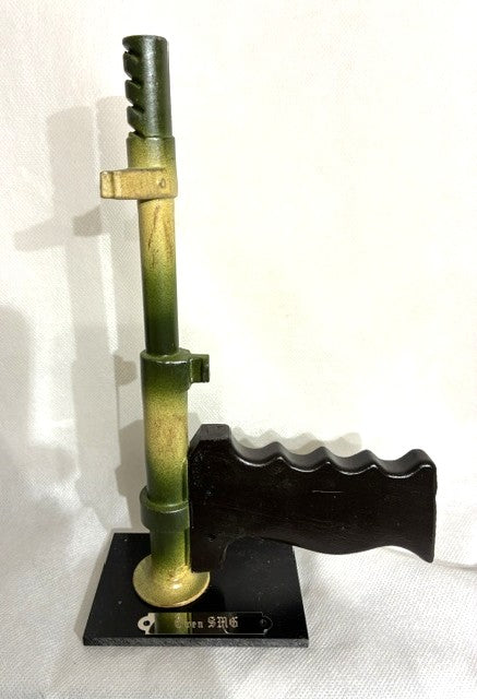 Ausstellungsständer für Owen SMG Bajonett (1. Typ), Tarnung 2.