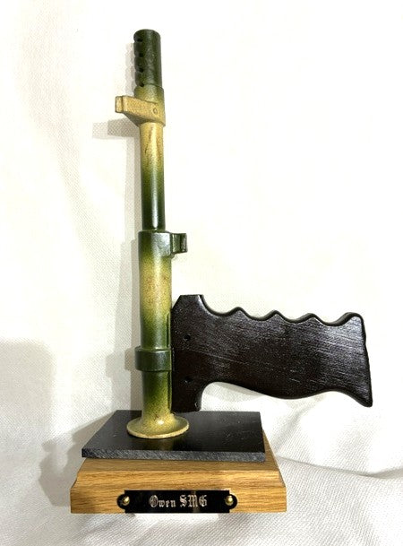Ausstellungsständer für Owen SMG Bajonett (1. Typ), Tarnung 2.