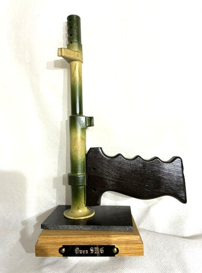 Ausstellungsständer für Owen SMG Bajonett (1. Typ), Tarnung 2.